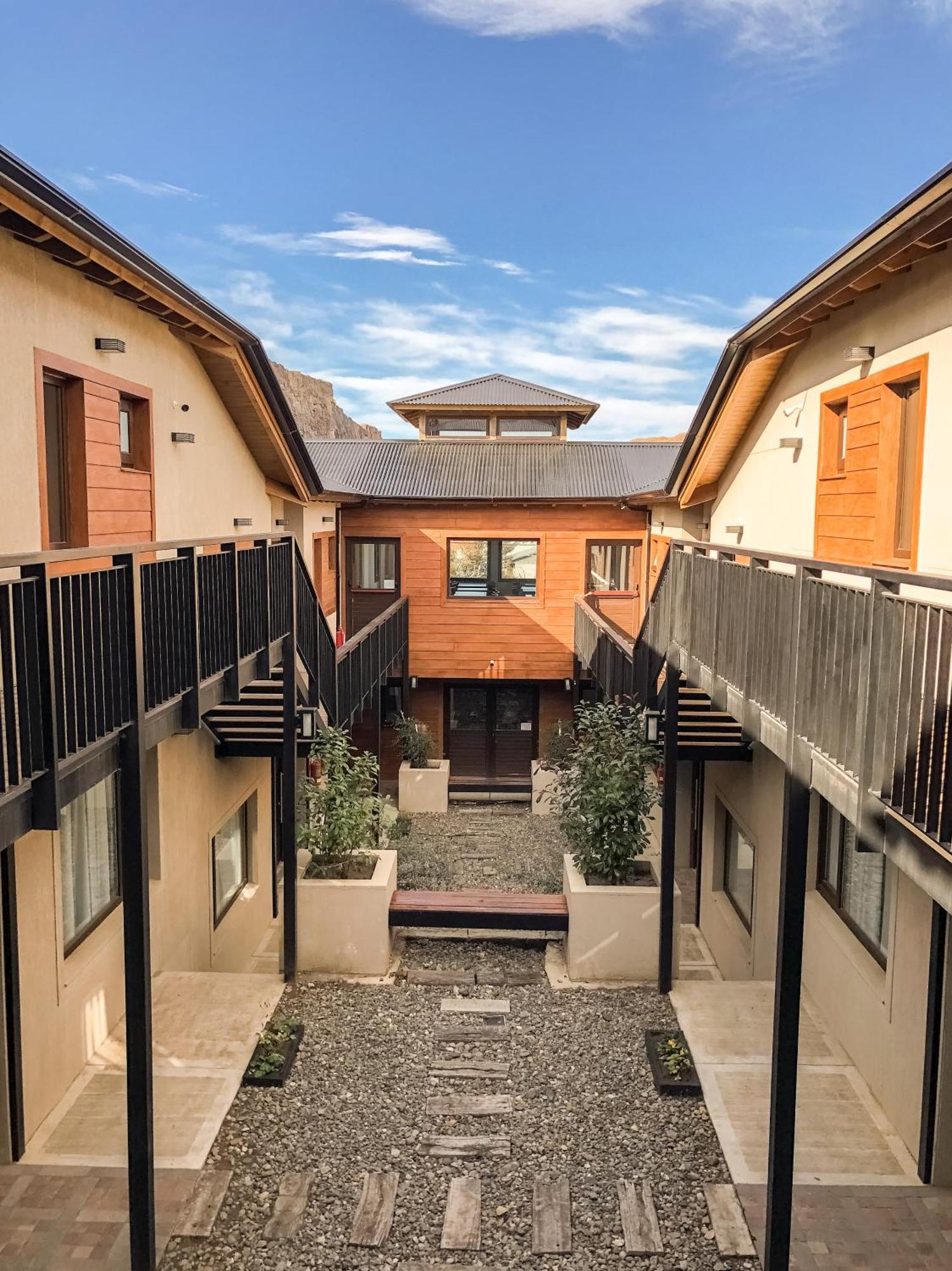 Senderos Aparts & Suites El Chalten Exterior photo